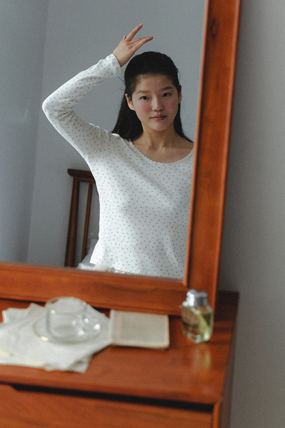[White]  Lace Round Neck Top