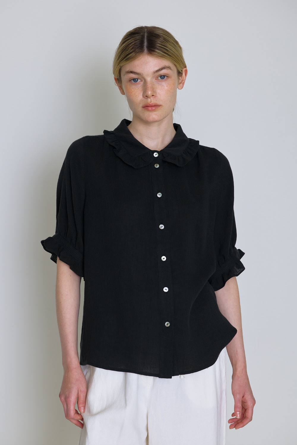 [black] Short rounded collar Shirt